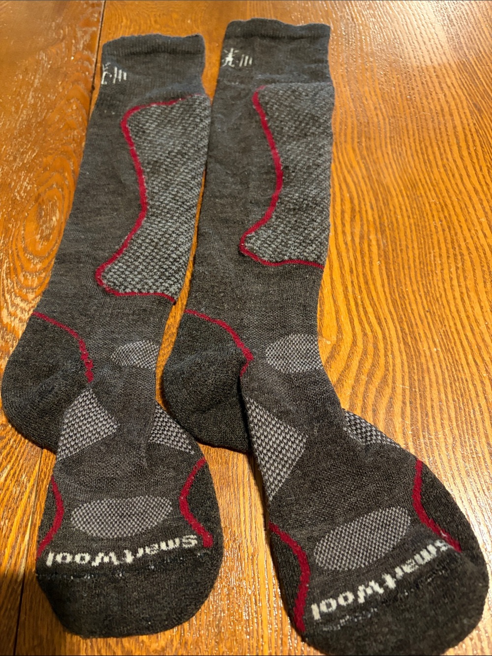 Smartwool Men's Performance Crew Socks - Charcoal w/ Burgundy Accents sz M 7-9